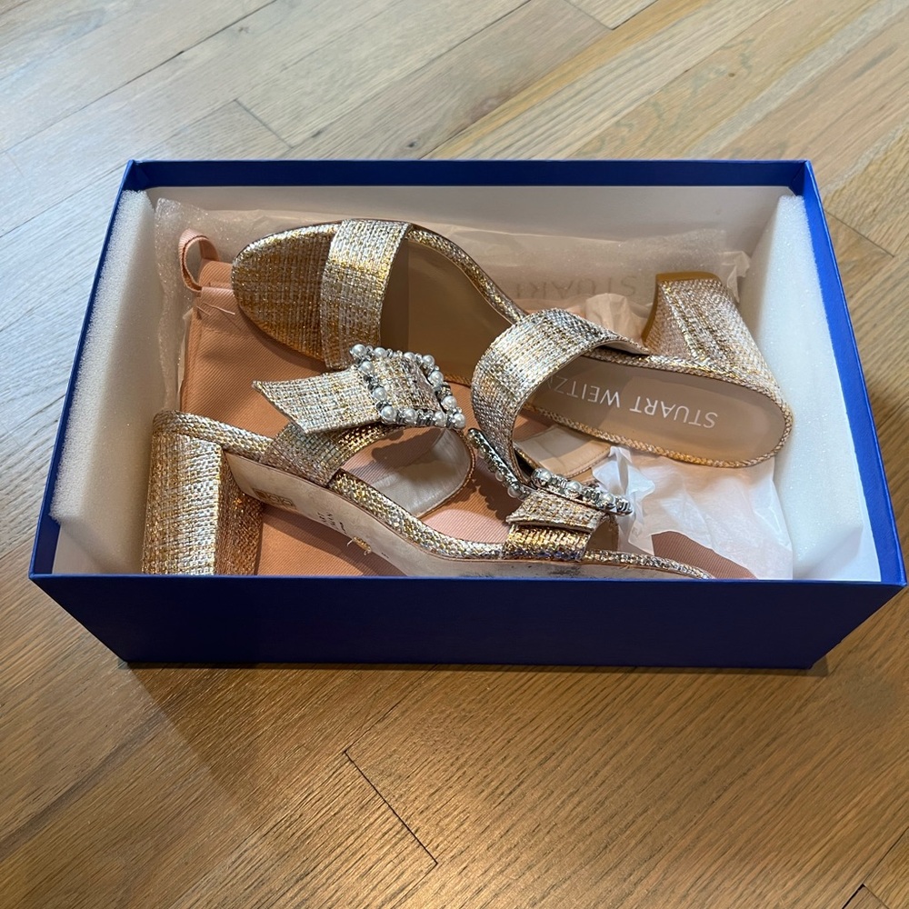 Stuart Weitzman Metallic Gold Raffia Pearl Buckle size 38.5 with duster/box